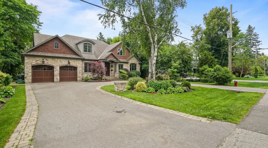 190 Maplewood Road, Mississauga, Ontario, L5G 2M6, Canada, 6 Bedrooms Bedrooms, ,6 BathroomsBathrooms,Residential,For Sale,Maplewood Road,1871837