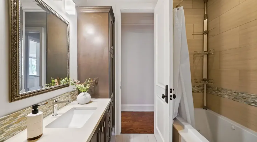 190 Maplewood Road, Mississauga, Ontario, L5G 2M6, Canada, 6 Bedrooms Bedrooms, ,6 BathroomsBathrooms,Residential,For Sale,Maplewood Road,1871837