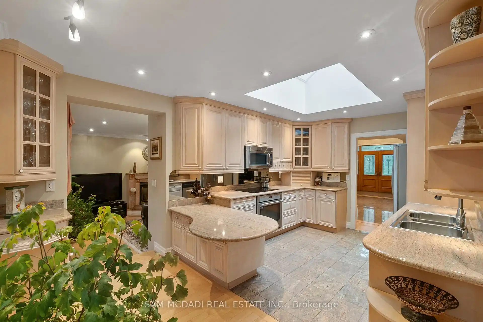 978 Tennyson Avenue, Mississauga (W12464431) – image 11