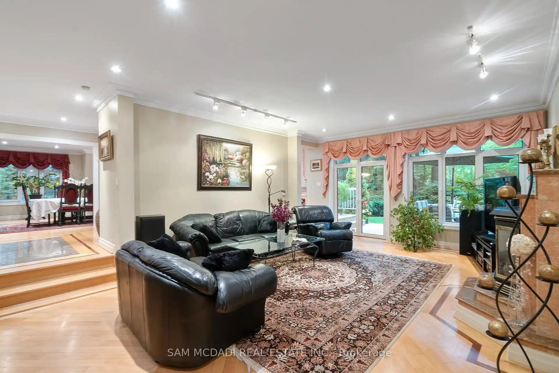 978 Tennyson Avenue, Mississauga (W12464431) – image 14