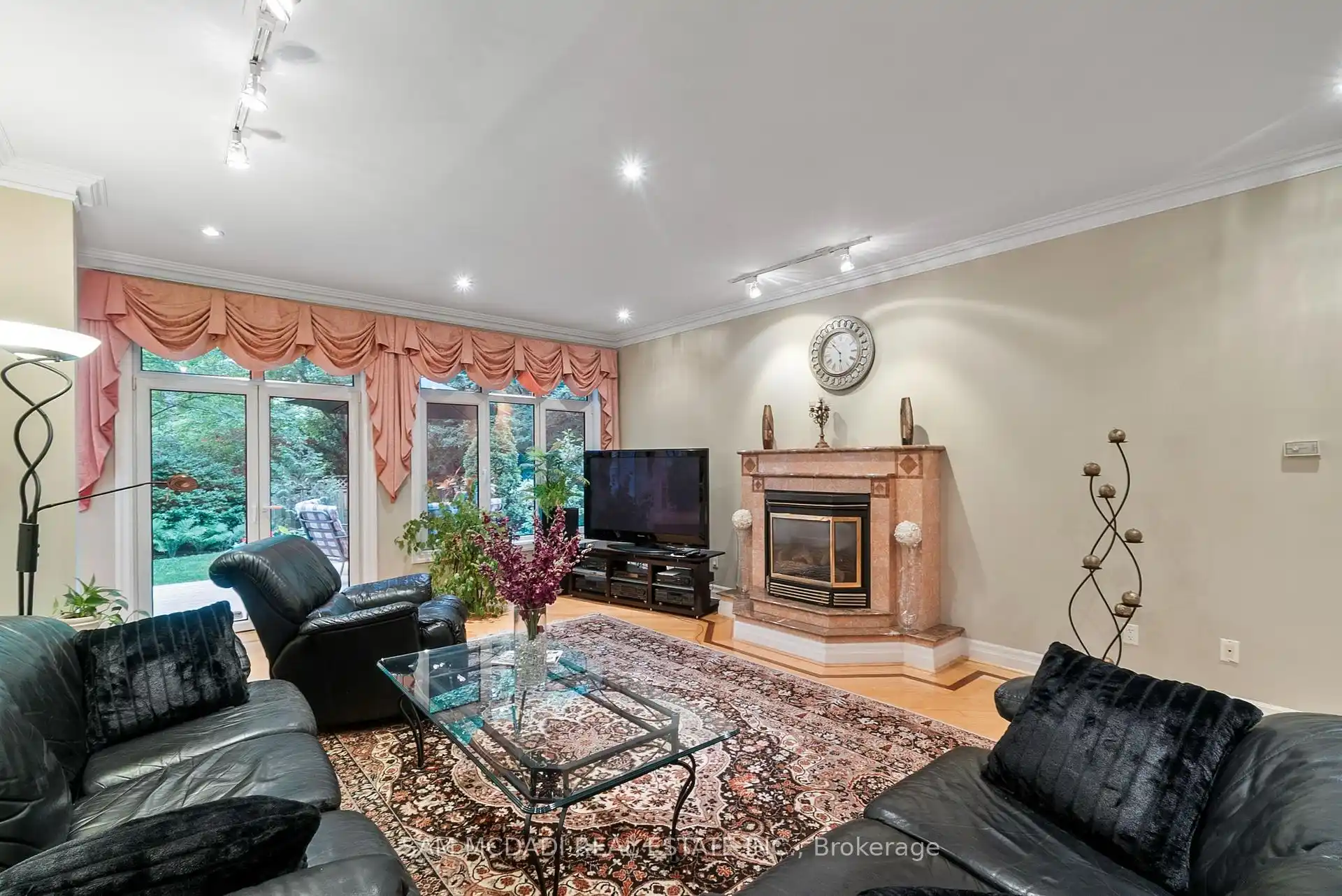 978 Tennyson Avenue, Mississauga (W12464431) – image 15