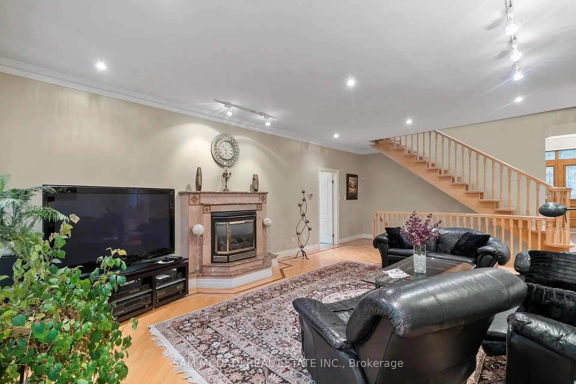978 Tennyson Avenue, Mississauga (W12464431) – image 16