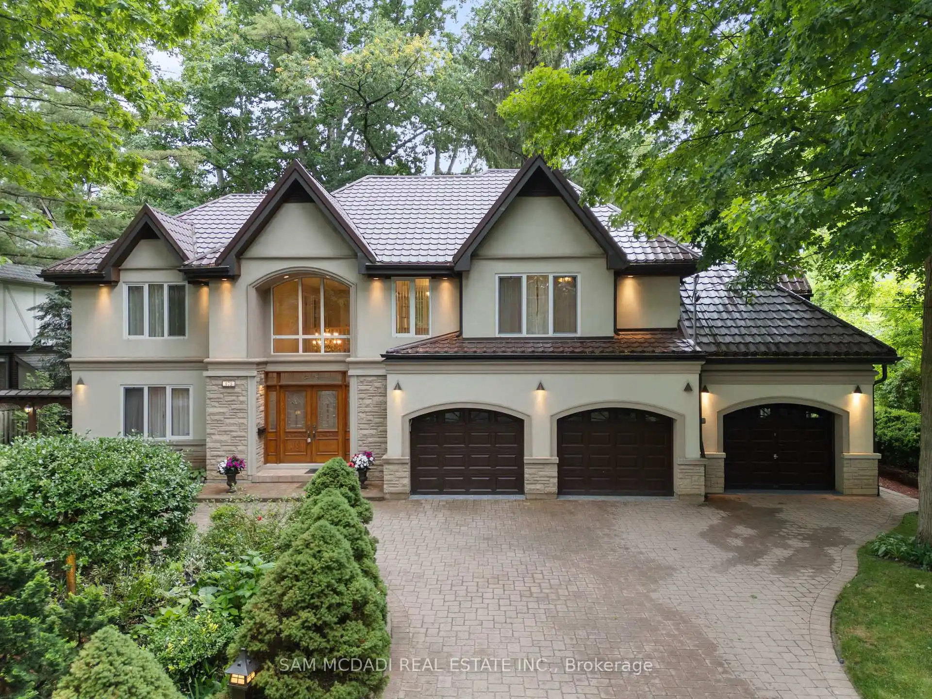 978 Tennyson Avenue, Mississauga (W12464431) – image 2