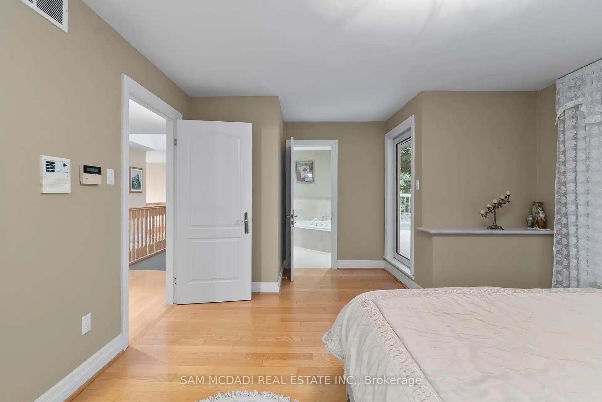 978 Tennyson Avenue, Mississauga (W12464431) – image 22