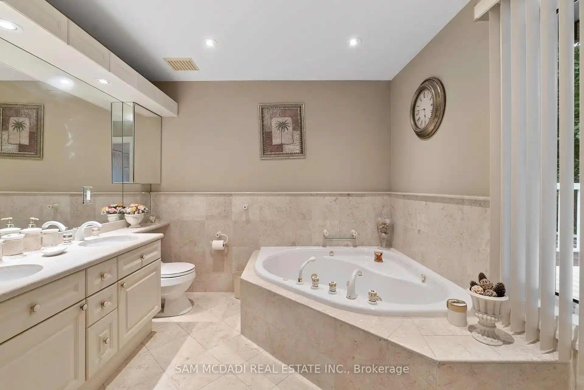978 Tennyson Avenue, Mississauga (W12464431) – image 24