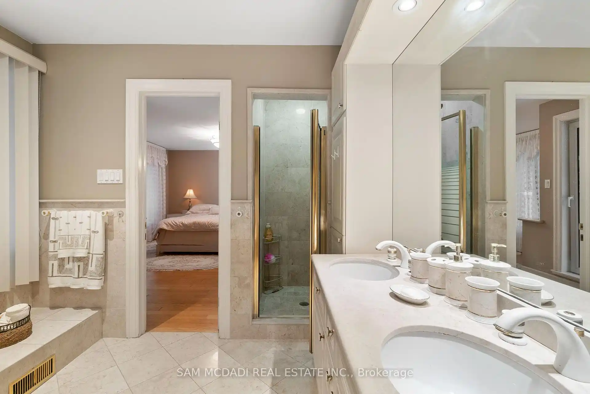 978 Tennyson Avenue, Mississauga (W12464431) – image 25