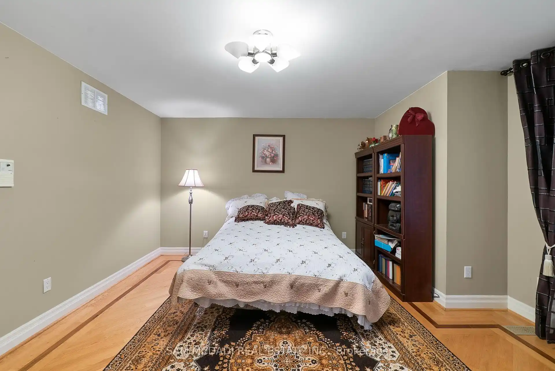978 Tennyson Avenue, Mississauga (W12464431) – image 28