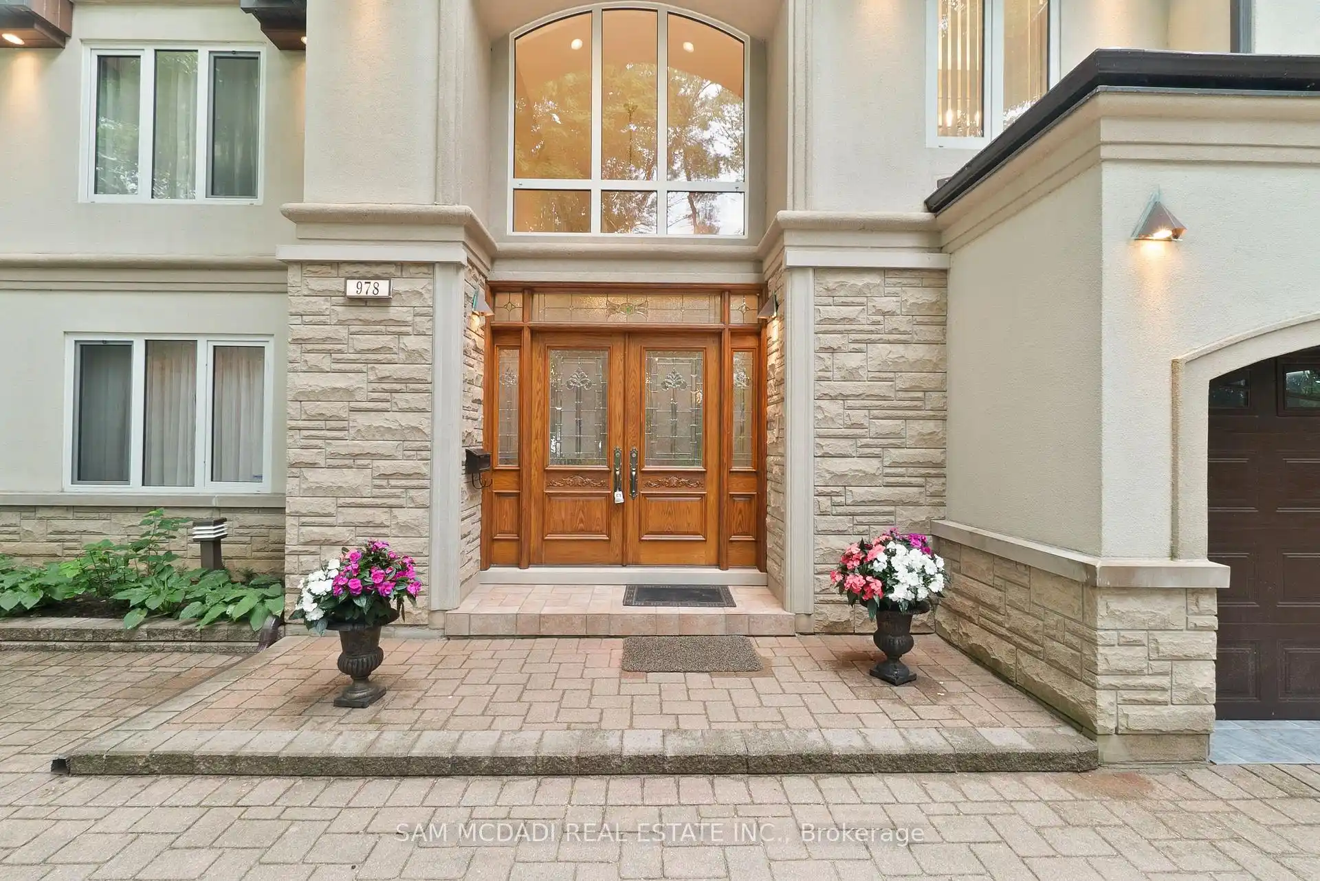 978 Tennyson Avenue, Mississauga (W12464431) – image 3