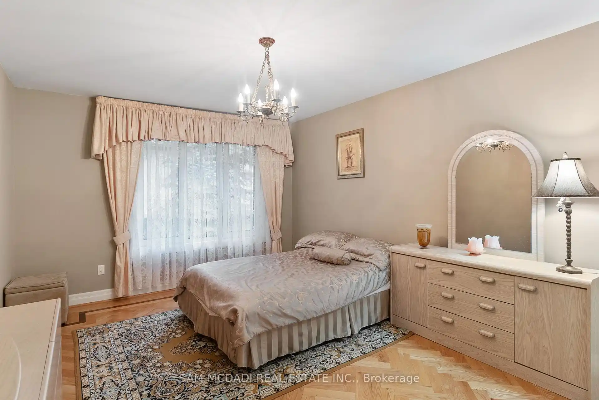 978 Tennyson Avenue, Mississauga (W12464431) – image 33