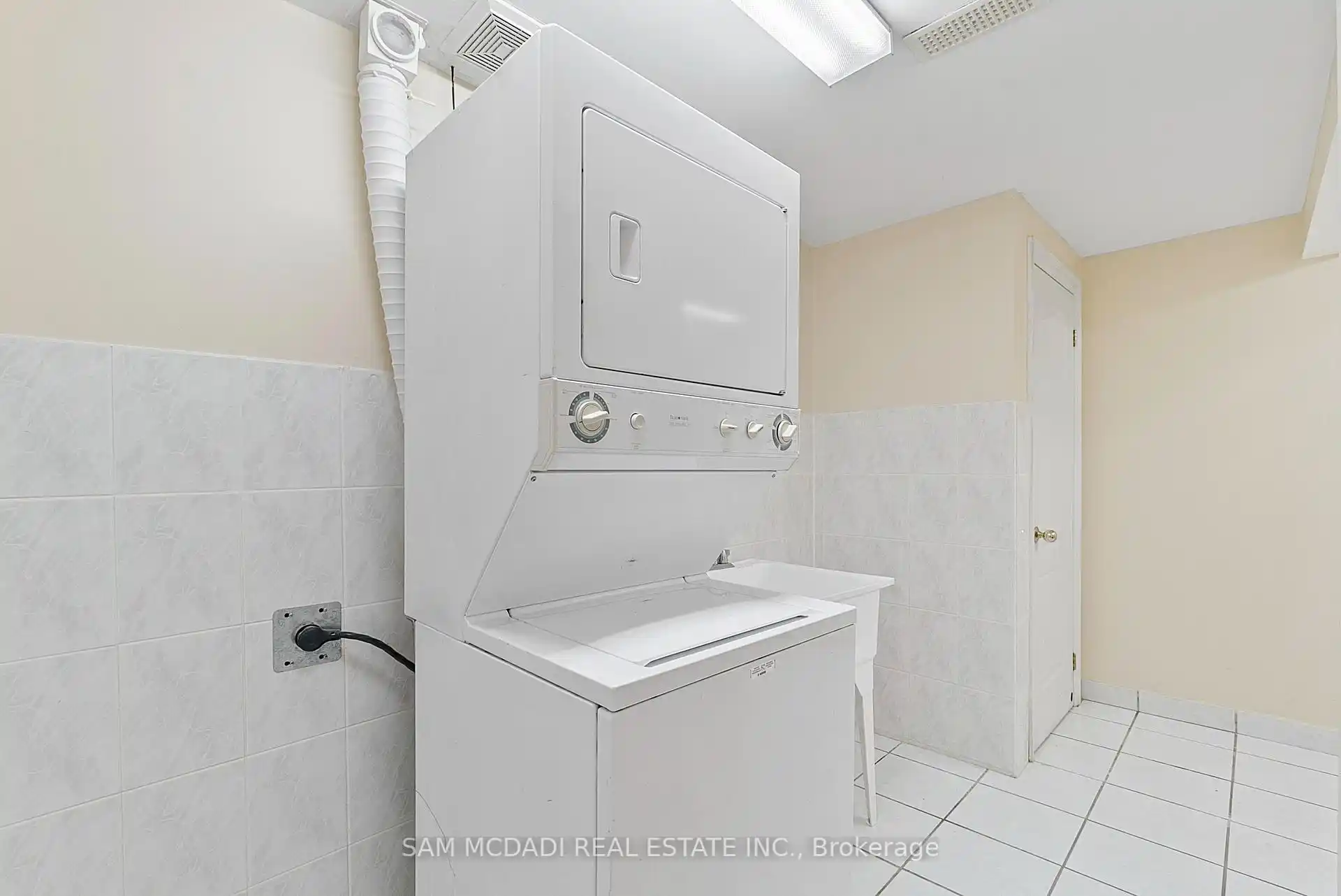 978 Tennyson Avenue, Mississauga (W12464431) – image 36