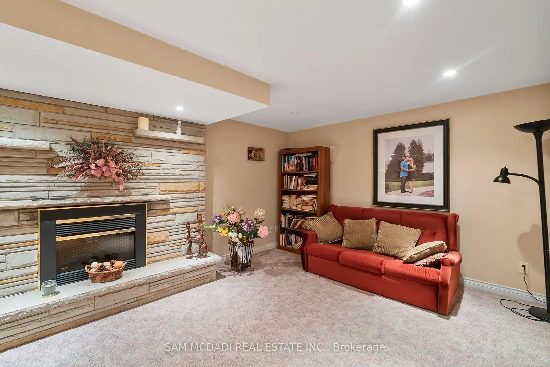 978 Tennyson Avenue, Mississauga (W12464431) – image 41