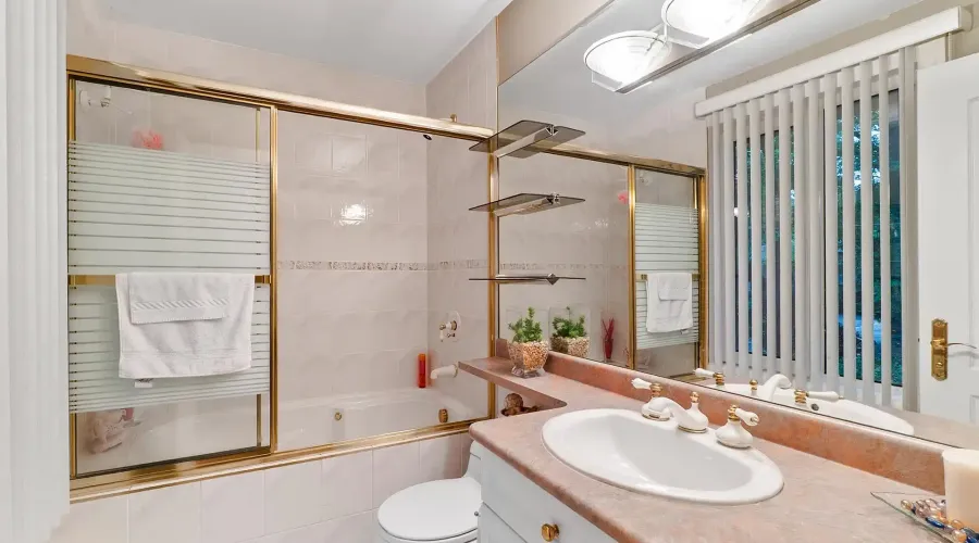 978 Tennyson Avenue, Mississauga, Ontario, L5H 2Z1, Canada, 4 Bedrooms Bedrooms, ,6 BathroomsBathrooms,Residential,For Sale,Tennyson Avenue,1880361