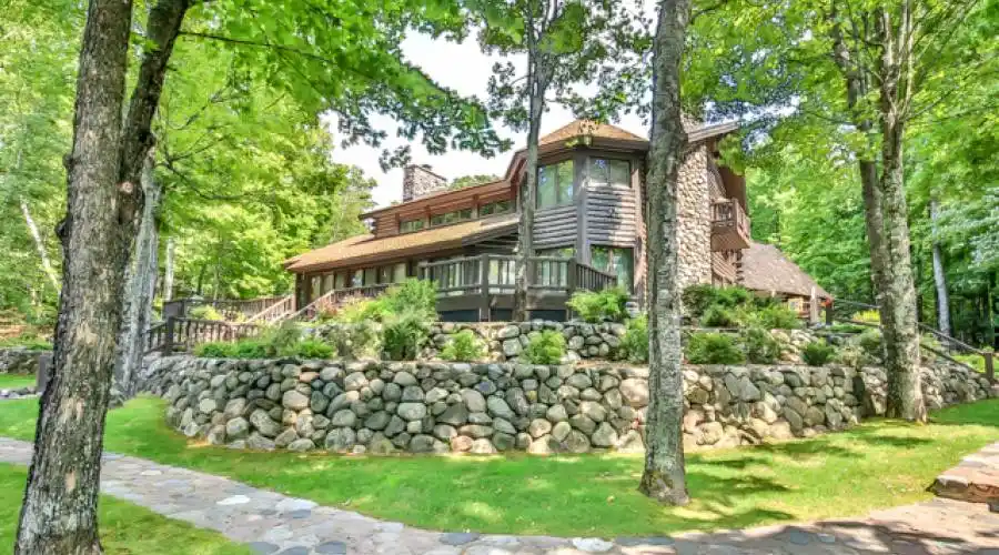 6335 Murphy Road,Land O Lakes,Wisconsin 54501,United States,6 Bedrooms Bedrooms,7 BathroomsBathrooms,Residential,Murphy Road,184134