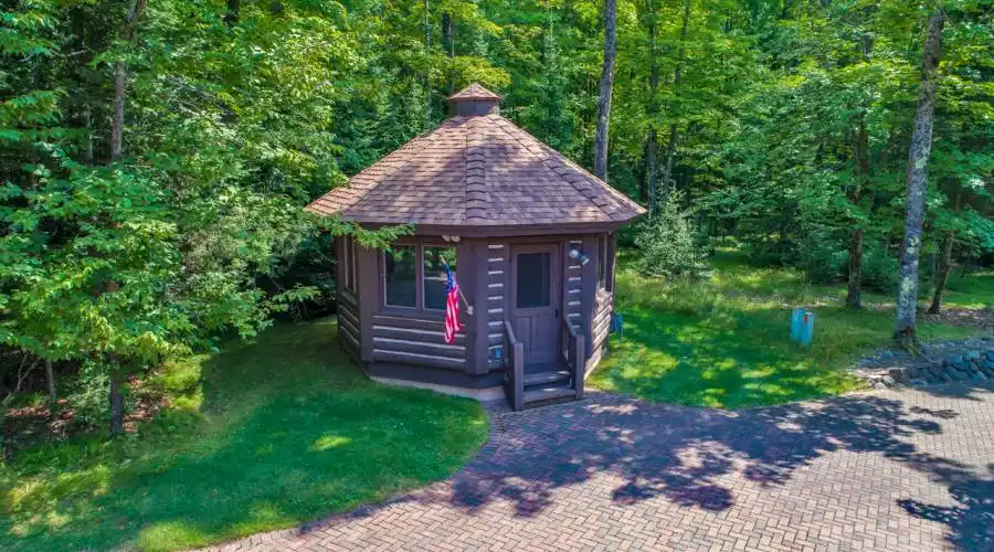 6335 Murphy Road,Land O Lakes,Wisconsin 54501,United States,6 Bedrooms Bedrooms,7 BathroomsBathrooms,Residential,Murphy Road,184134