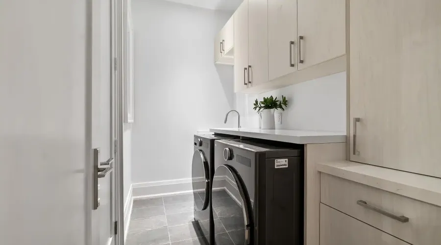 84 Pebbleridge Place, Oakville, Ontario, L6K 3Y4, Canada, 4 Bedrooms Bedrooms, ,9 BathroomsBathrooms,Residential,For Sale,84 Pebbleridge Place,1898048