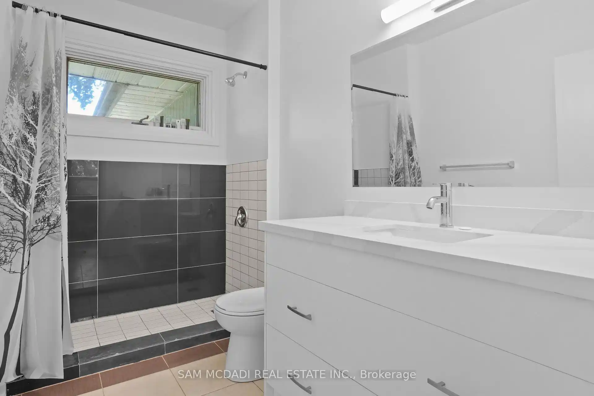 415 Country Club Crescent, Mississauga (W12816574) – image 22