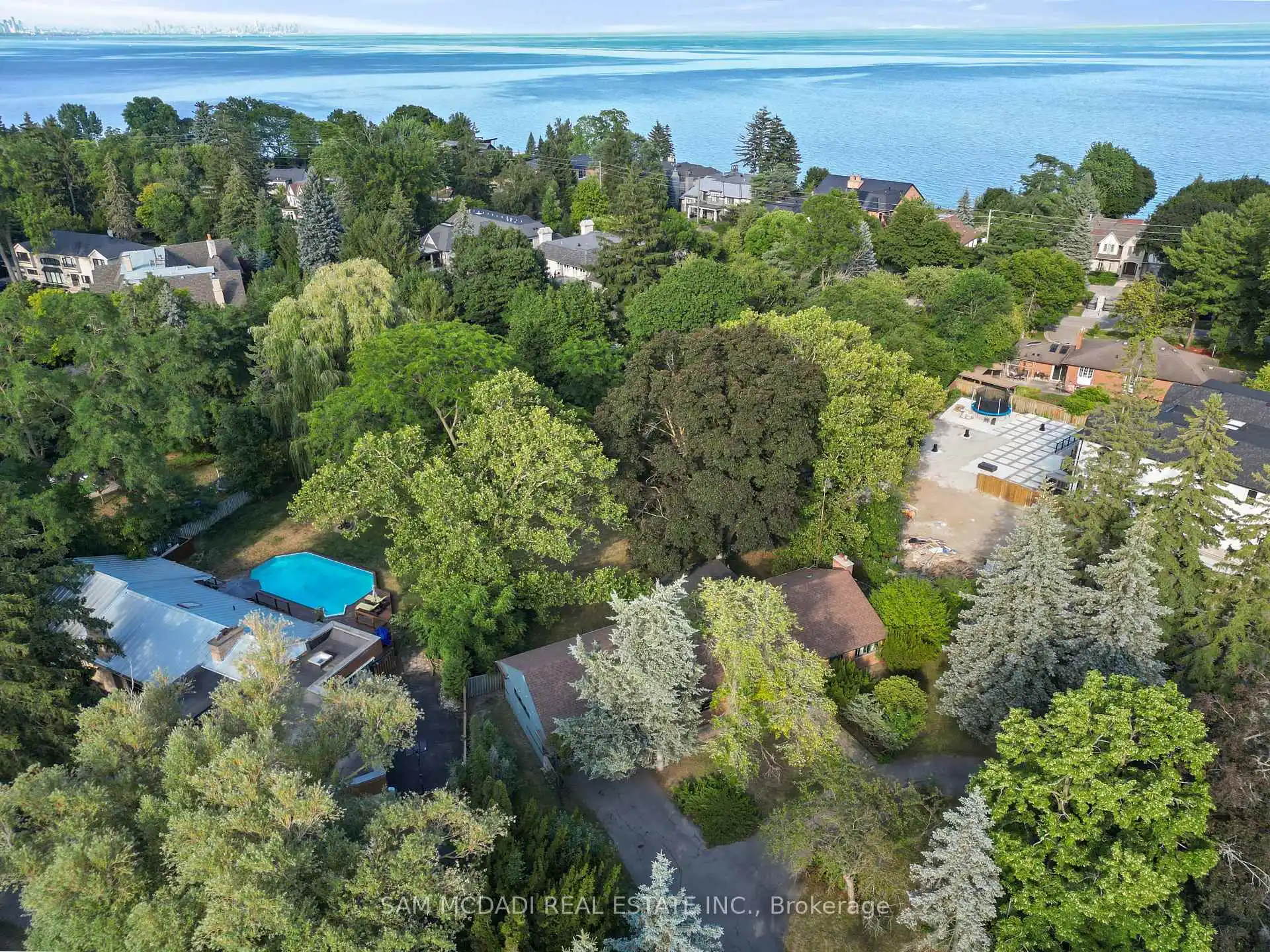415 Country Club Crescent, Mississauga (W12816574) – image 30