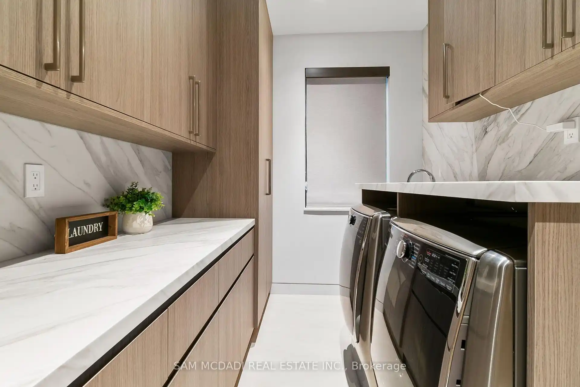 Luxurious Lorne Park Residence 4+1Br 7Bath, Mississauga – image 9