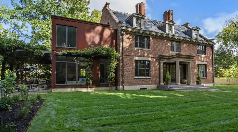 55 Fayerweather St, Cambridge, Massachusetts, 02138, United States, 7 Bedrooms Bedrooms, ,9 BathroomsBathrooms,Residential,Residential,1918789