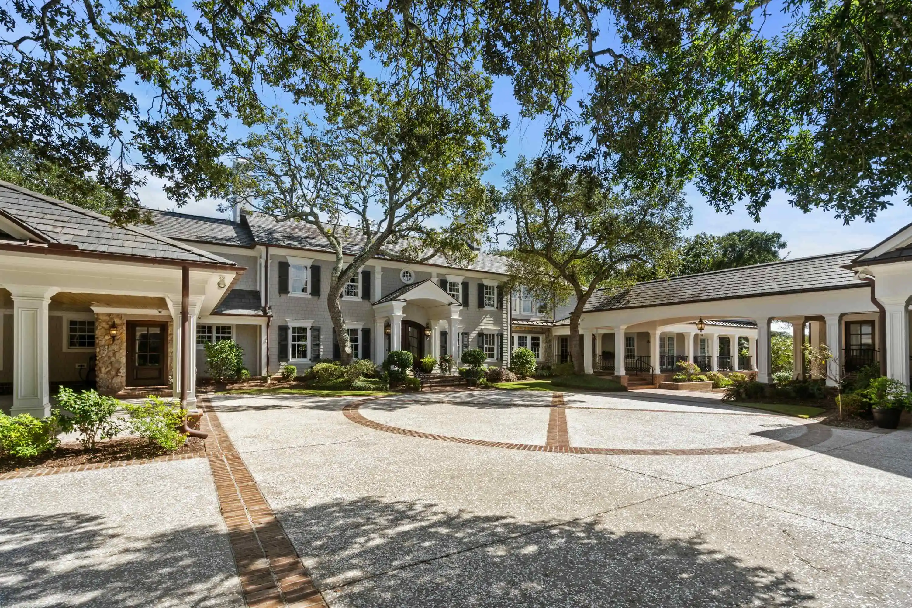 Iconic Golden Mile Estate – image 1