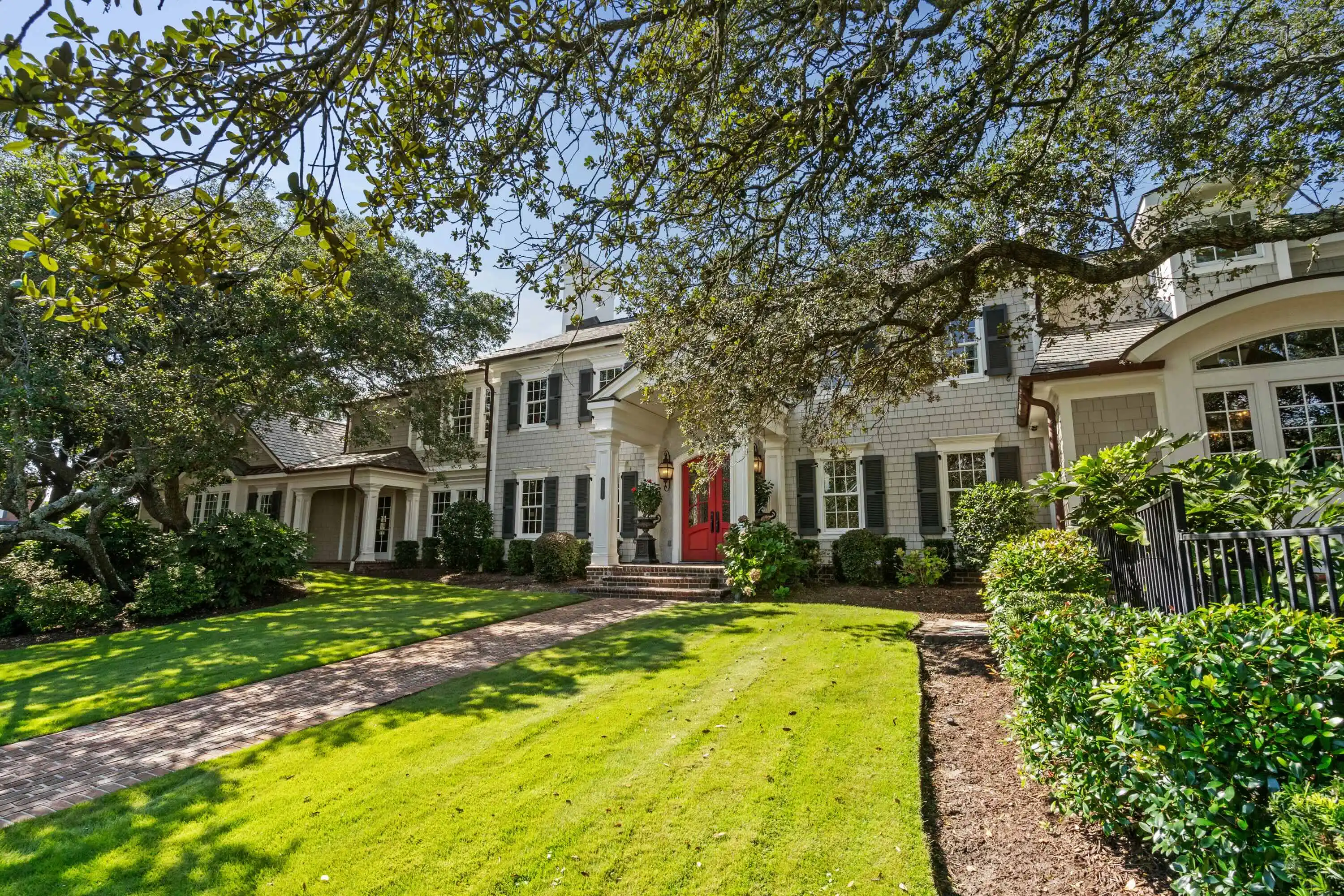 Iconic Golden Mile Estate – image 2