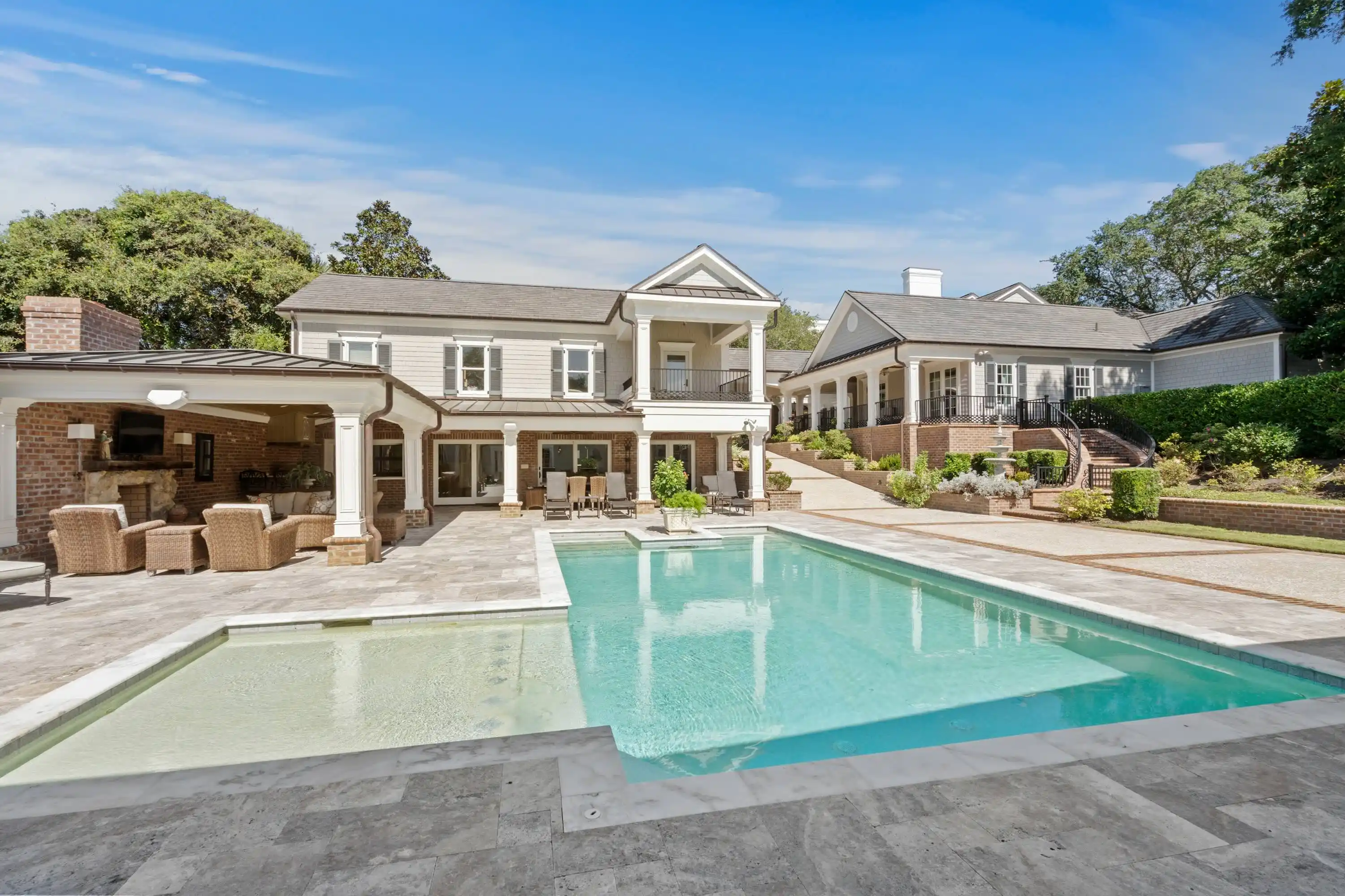 Iconic Golden Mile Estate – image 3