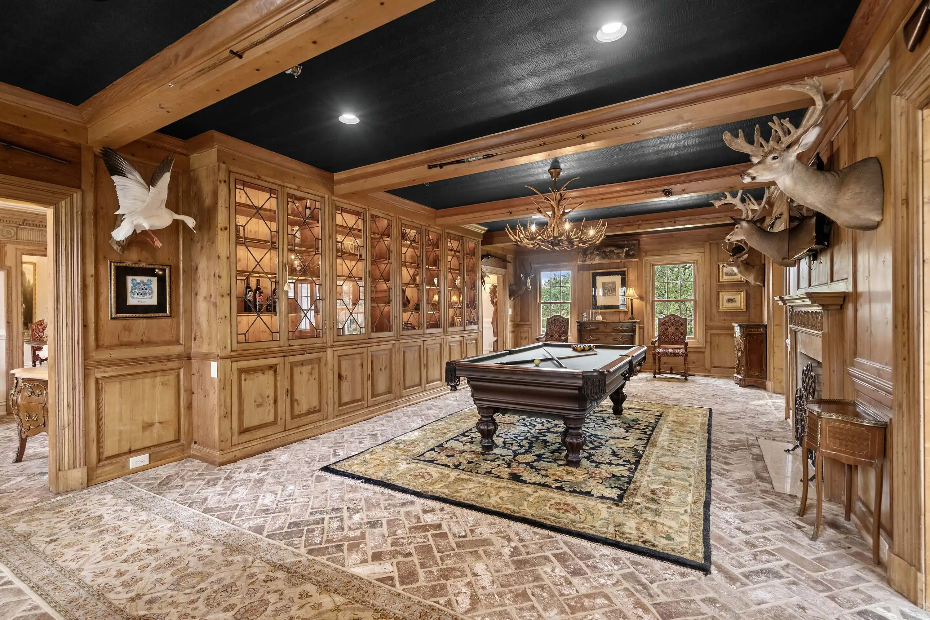 Iconic Golden Mile Estate – image 5