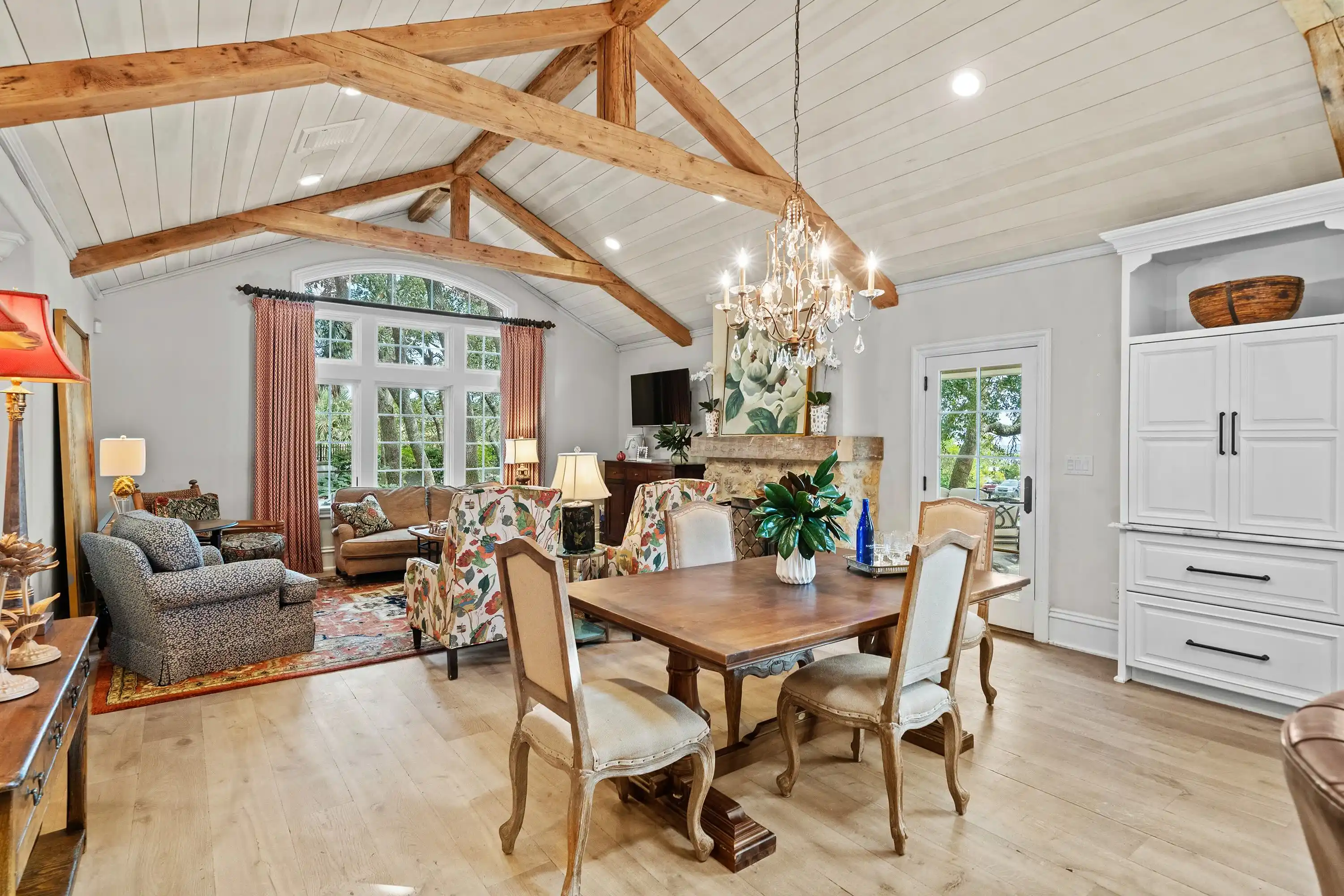 Iconic Golden Mile Estate – image 7