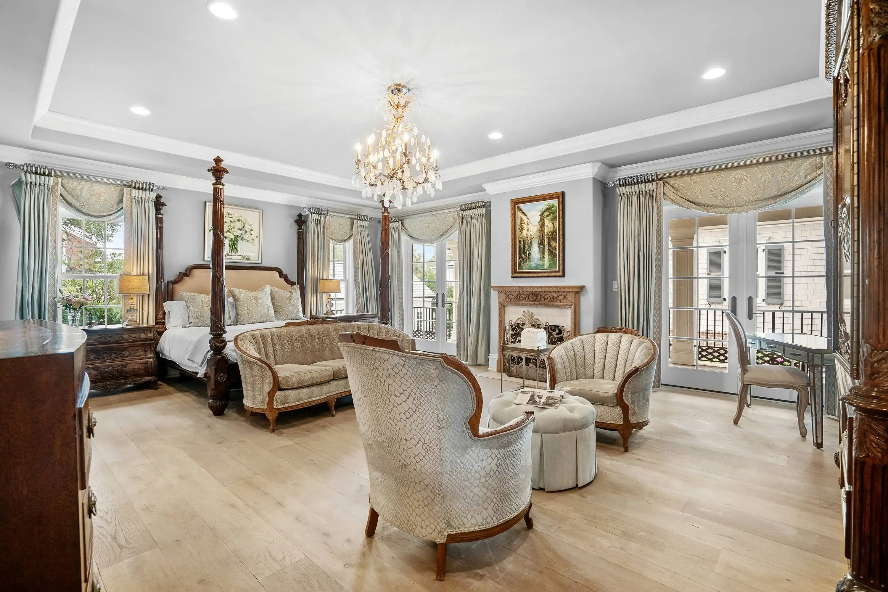 Iconic Golden Mile Estate – image 8