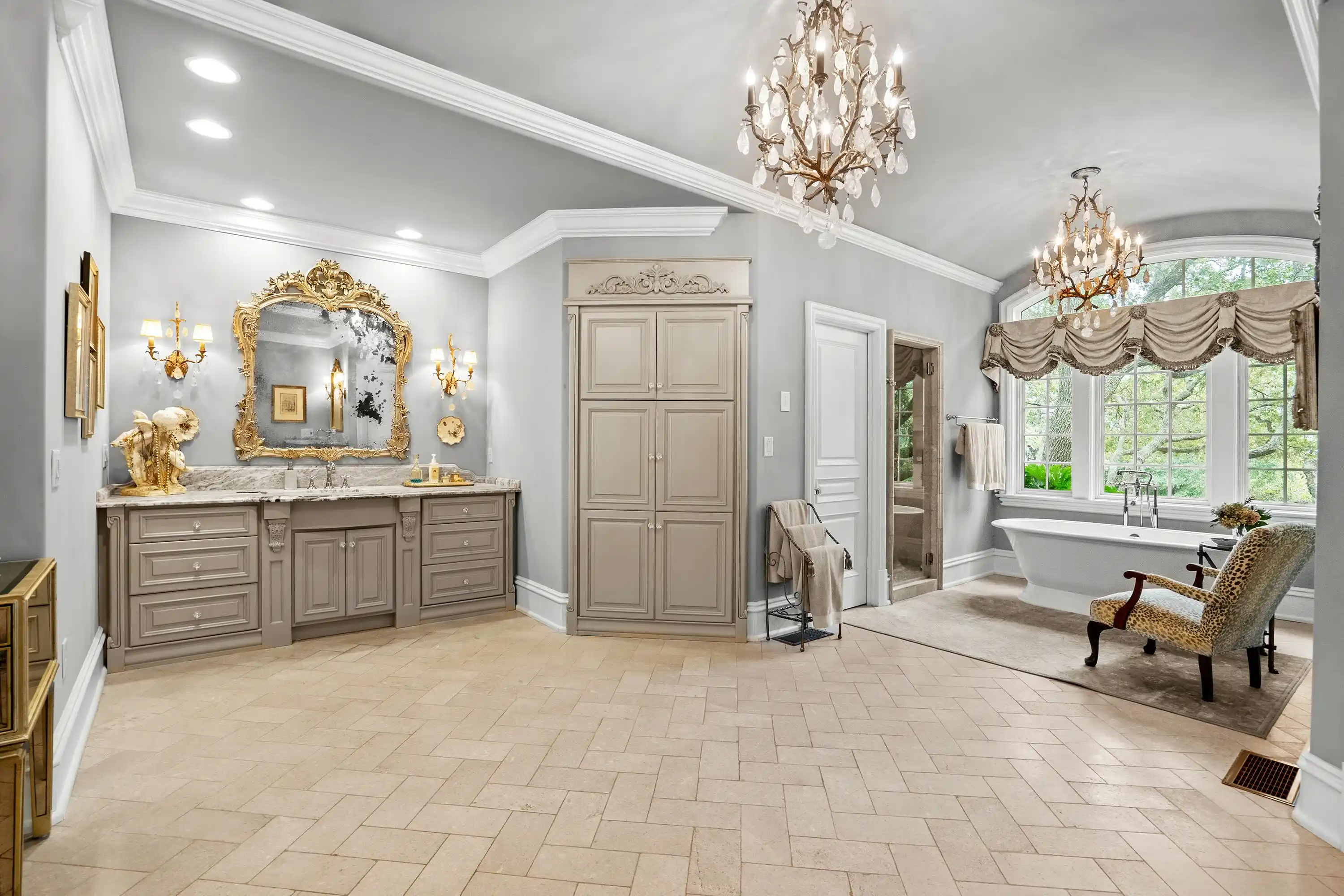 Iconic Golden Mile Estate – image 9