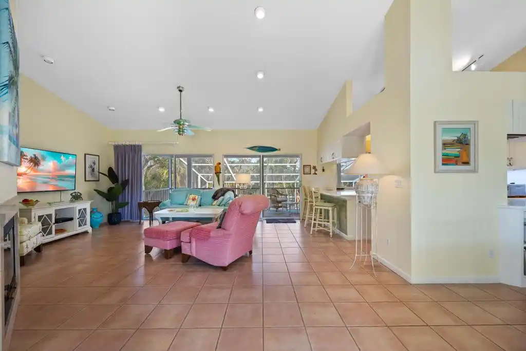 TROPICAL RETREAT – image 7