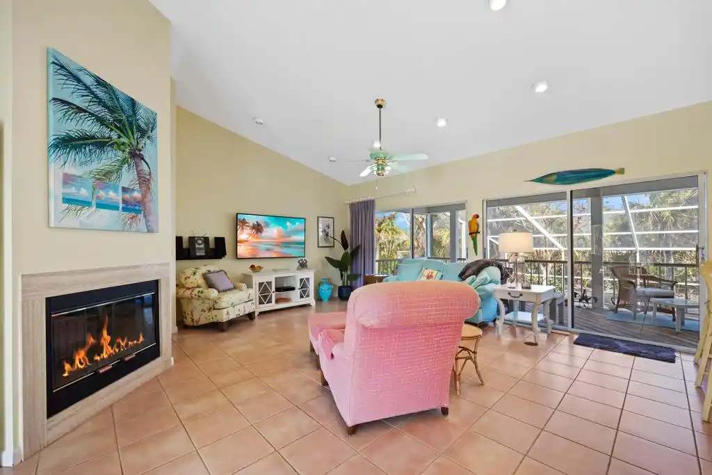 TROPICAL RETREAT – image 8