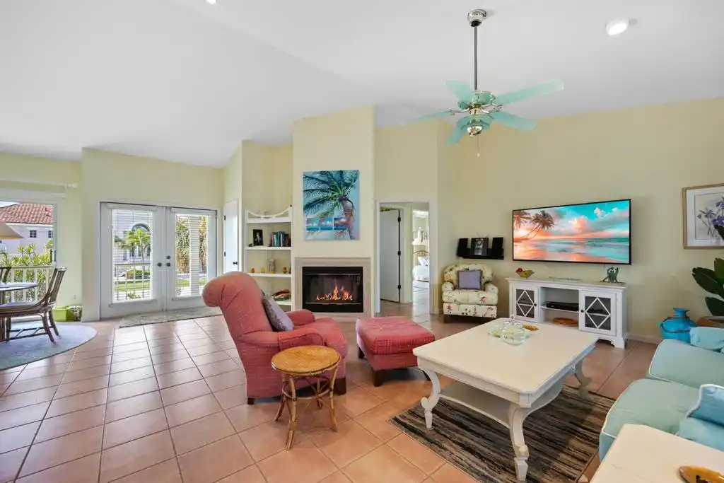 TROPICAL RETREAT – image 9