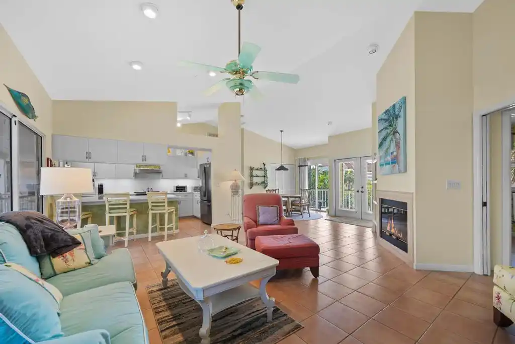 TROPICAL RETREAT – image 11