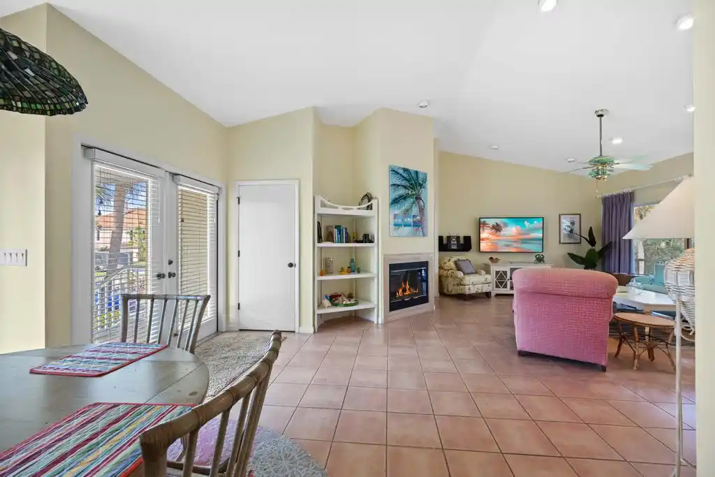 TROPICAL RETREAT – image 14