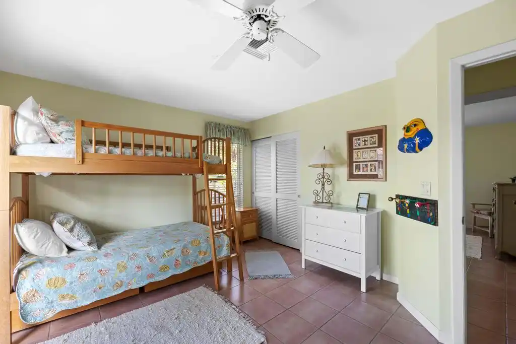 TROPICAL RETREAT – image 21