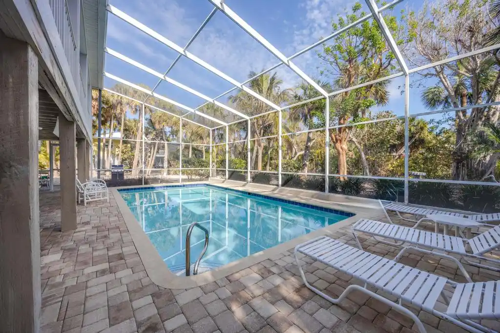 TROPICAL RETREAT – image 30