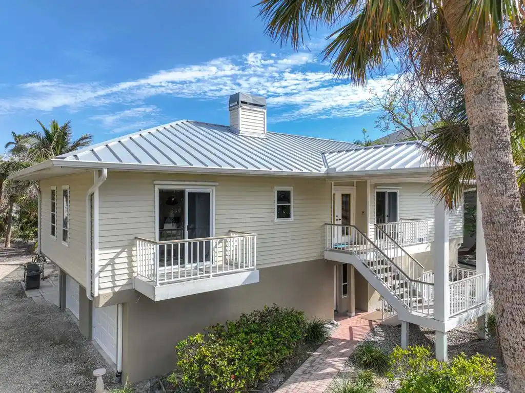 TROPICAL RETREAT – image 3