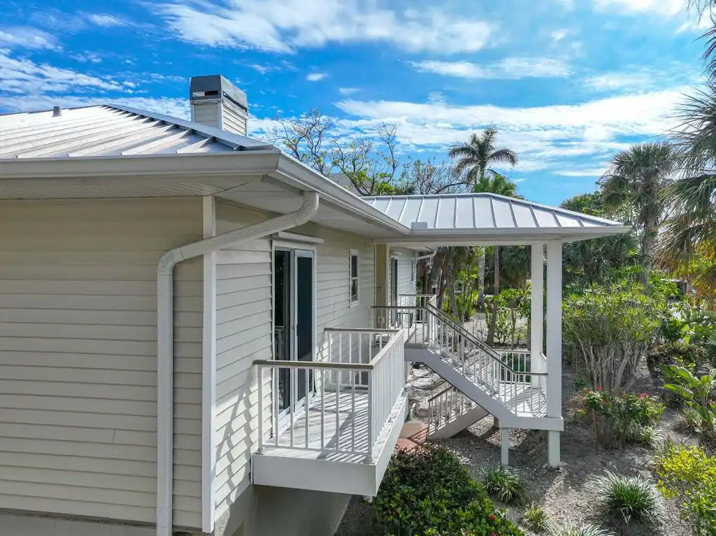 TROPICAL RETREAT – image 4