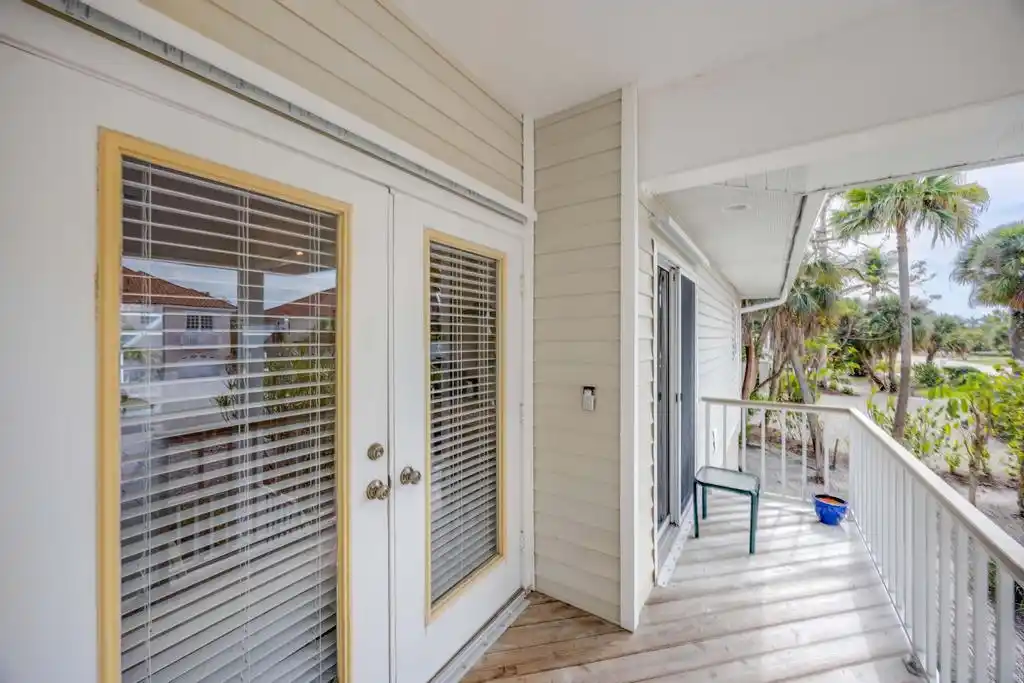 TROPICAL RETREAT – image 5