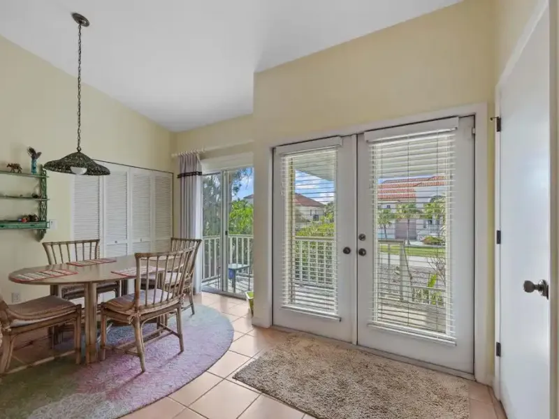 TROPICAL RETREAT – image 6