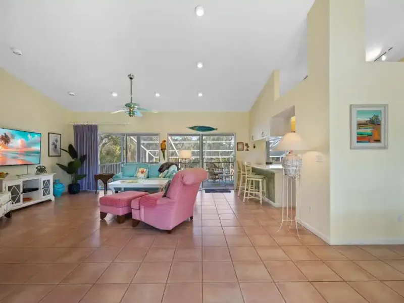 TROPICAL RETREAT – image 7