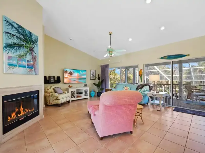 TROPICAL RETREAT – image 8