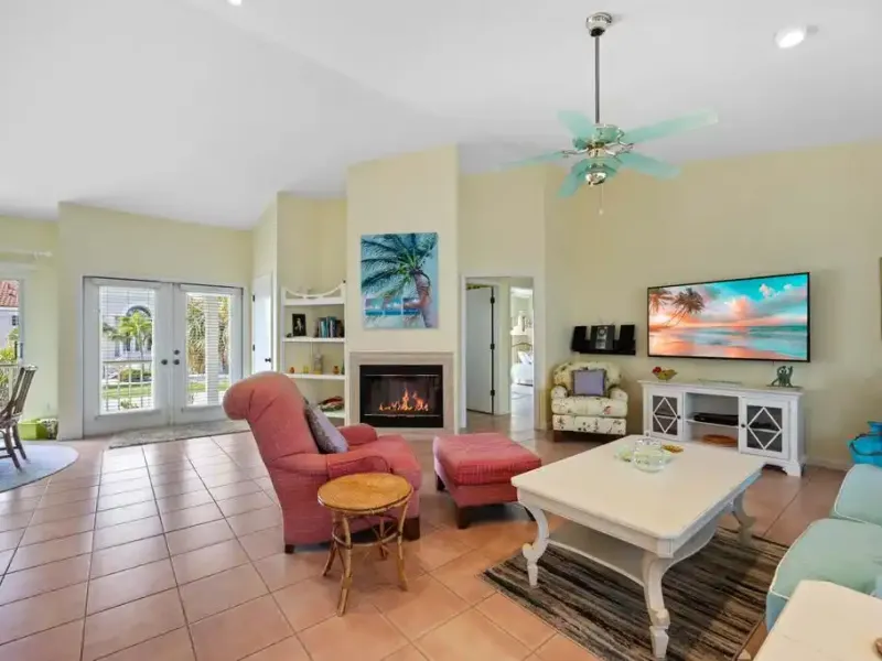TROPICAL RETREAT – image 9