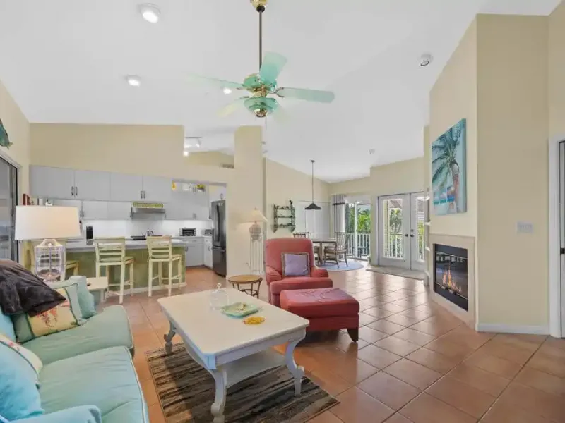 TROPICAL RETREAT – image 11