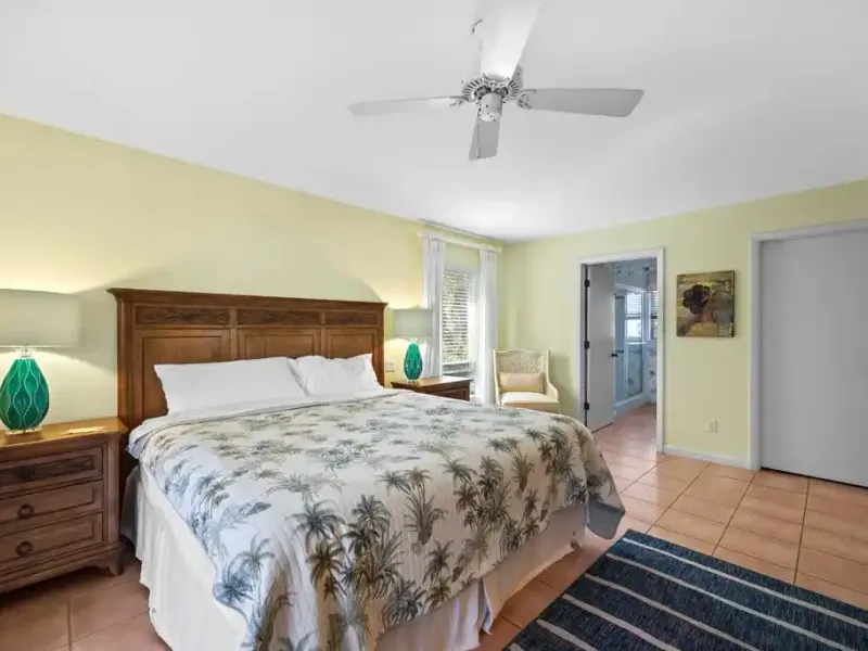 TROPICAL RETREAT – image 17
