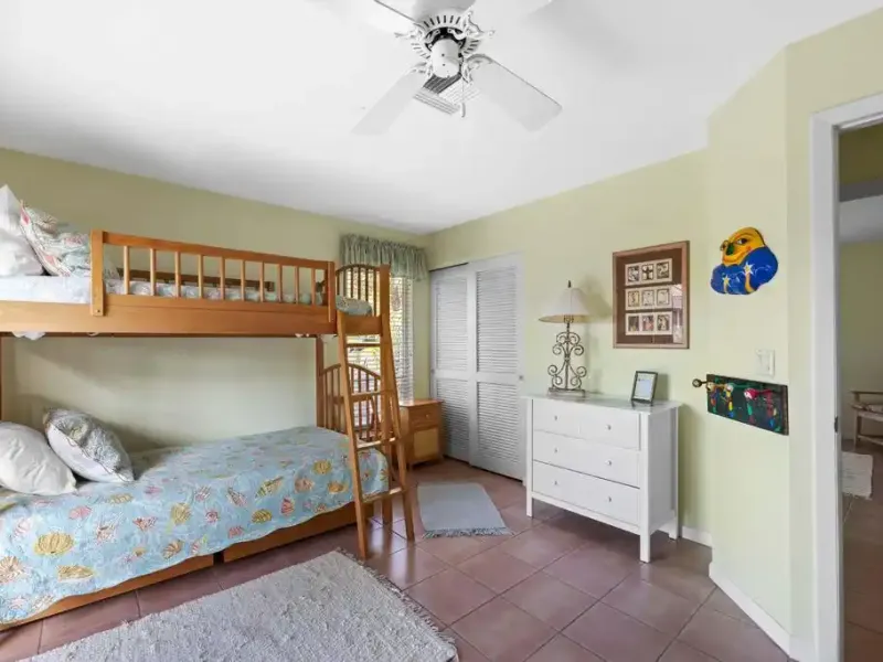 TROPICAL RETREAT – image 21