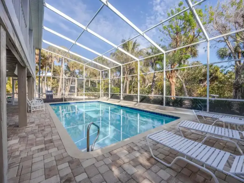 TROPICAL RETREAT – image 30