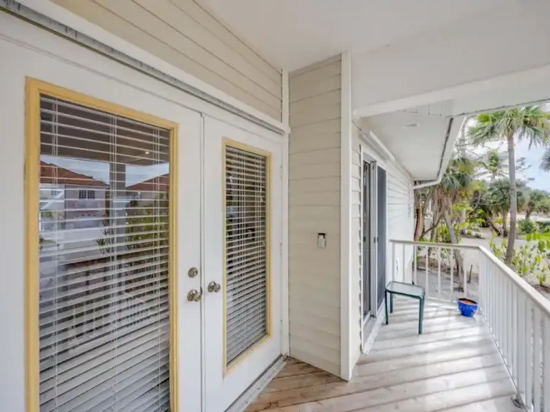 TROPICAL RETREAT – image 5