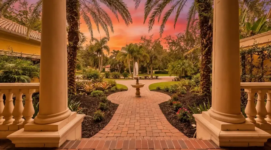 8305 Farington Court, Bradenton, Florida, 34202, United States, 4 Bedrooms Bedrooms, 12 Rooms Rooms,5 BathroomsBathrooms,Residential,For Sale,Farington,1945373
